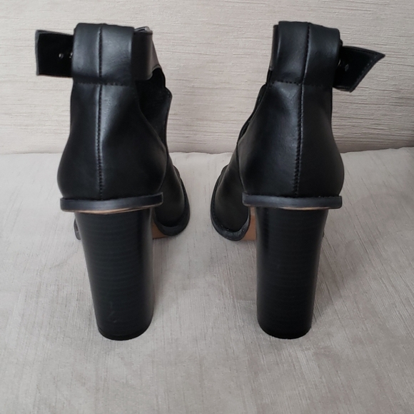 Crown Vintage Black Booties - Picture 3 of 7